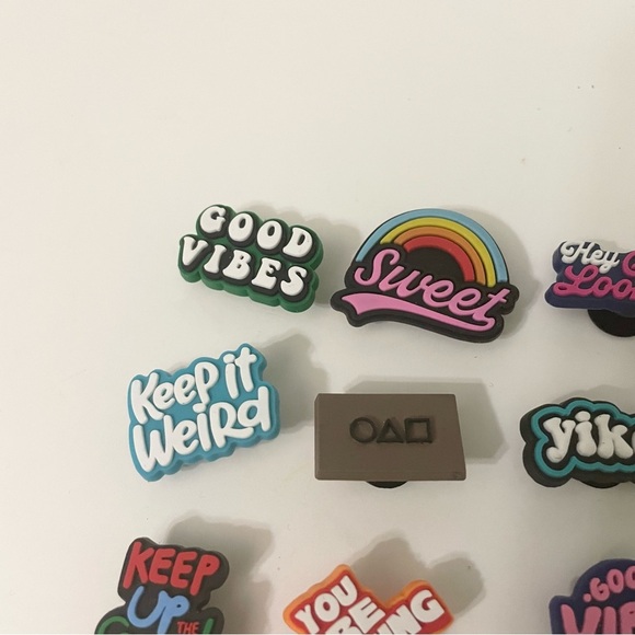 Croc Charms Lot of 16 Assorted Charms - Picture 2 of 11